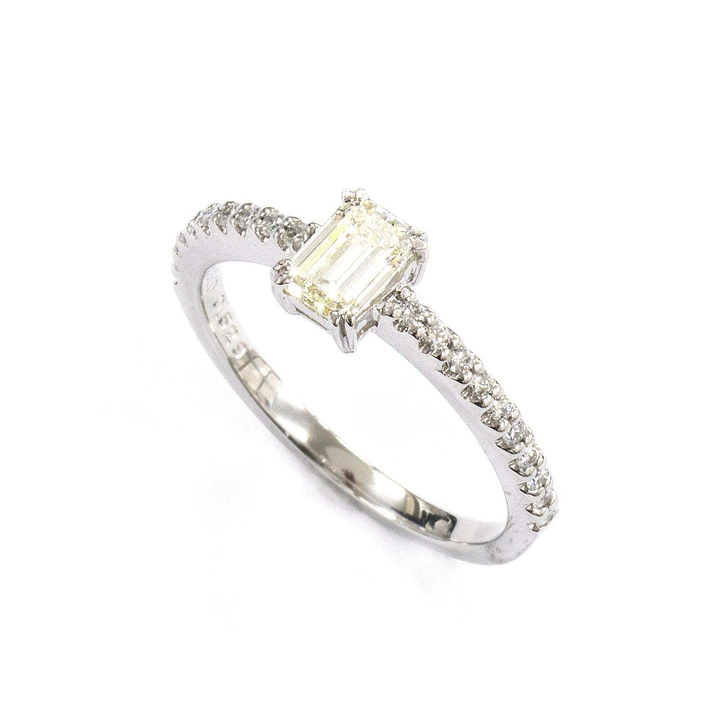 プラチナダイヤモンドリング