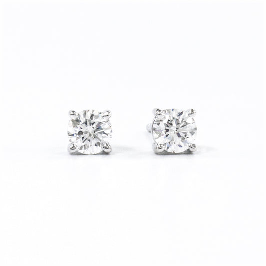 プラチナダイヤモンドスタッドピアス